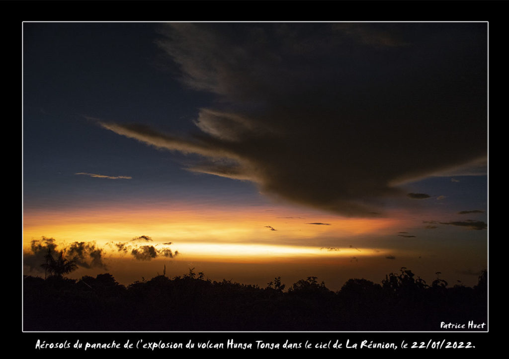 A Rosols Du Panache De Lexplosion Du Volcan Hunga Tonga Dans Le Ciel